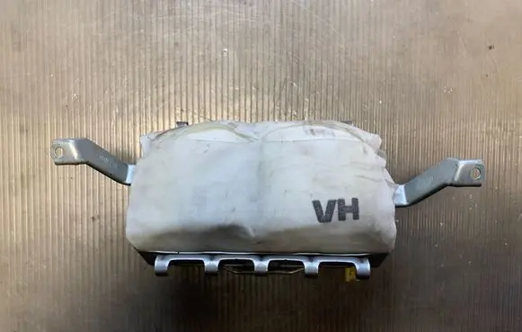 Toyota Avensis T270 Passenger airbag 8214005 GQ097166285
