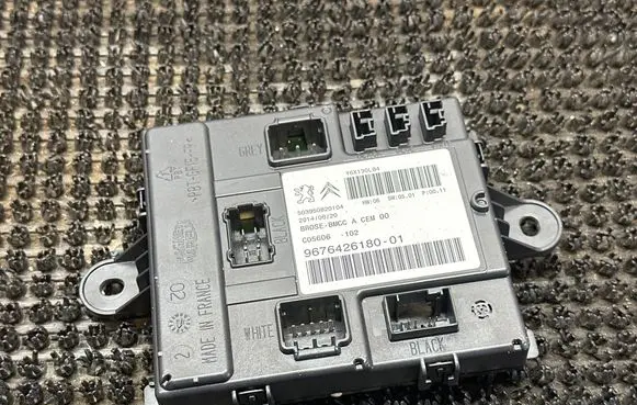 Citroen C4 II Picasso Tailgate/trunk control unit/module 9676426180