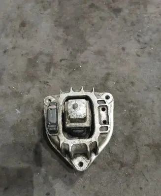 BMW 5 F10 F11 Engine mount bracket 6777374 68623513 2036040