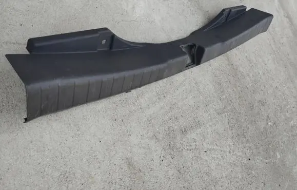 Trunk/boot sill cover protection