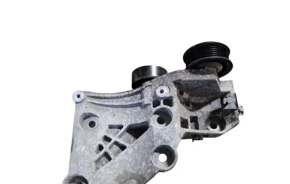 Opel Astra J A/C compressor mount bracket 55582510 532274354 55581830