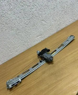 Mercedes-Benz A W168 Front door electric window regulator 191745 D8191