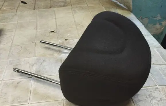 Peugeot 407 Front seat headrest 