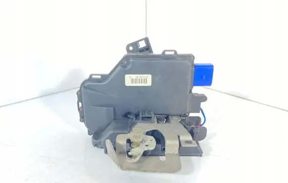 Audi A3 S3 8P Front door lock 010590