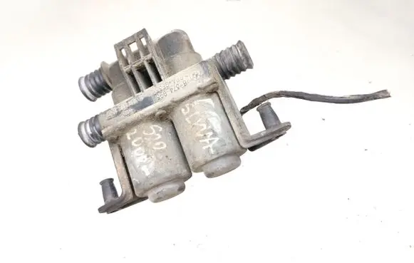 BMW 5 E39 Coolant heater control valve 8374995 1147412137