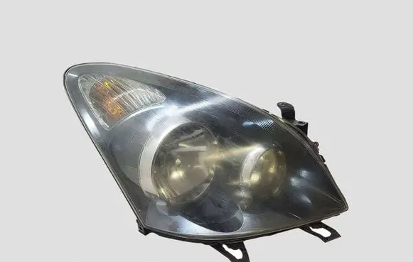 Toyota Corolla Verso AR10 Headlight/headlamp P7106R