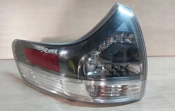Toyota Sienna XL30 III Rear/tail lights