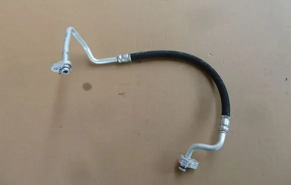Air conditioning (A/C) pipe/hose