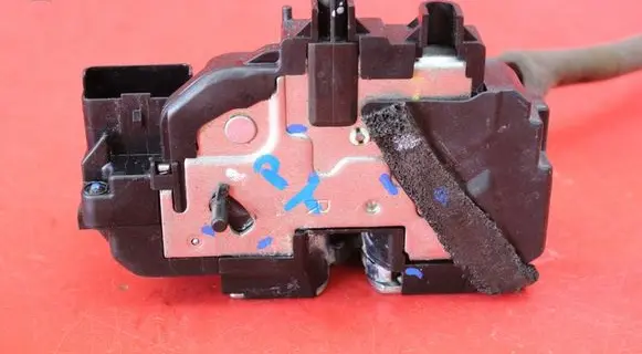 Nissan Pulsar Rear door lock