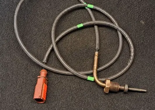 Volkswagen Multivan T6 Exhaust gas temperature sensor 04L906088DD