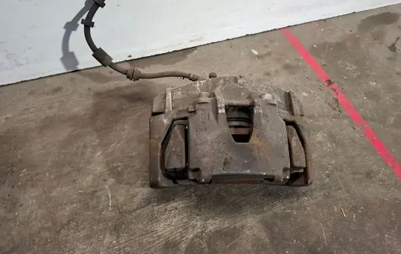Volvo V60 Front brake caliper 946