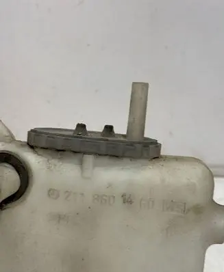 Mercedes-Benz E W211 Windshield washer fluid reservoir/tank 2118601460