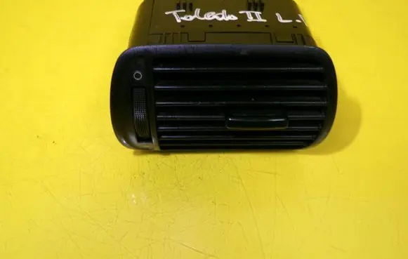 Seat Toledo II (1M) Dashboard side air vent grill/cover trim 8L0820901