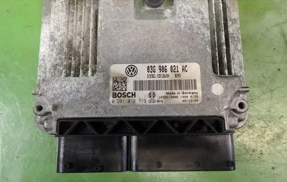 Volkswagen PASSAT B6 Engine control unit/module ECU