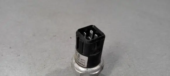 Volkswagen PASSAT B5.5 Air conditioning (A/C) pressure sensor 8D0959482B 3020ADG2