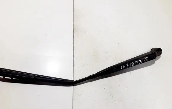 Rear wiper blade arm
