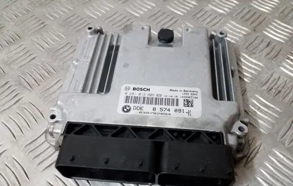 BMW 5 F10 F11 Engine control unit/module 0281019806 DDE8574091