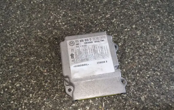Volkswagen Touran I Airbag control unit/module 1T0909605D