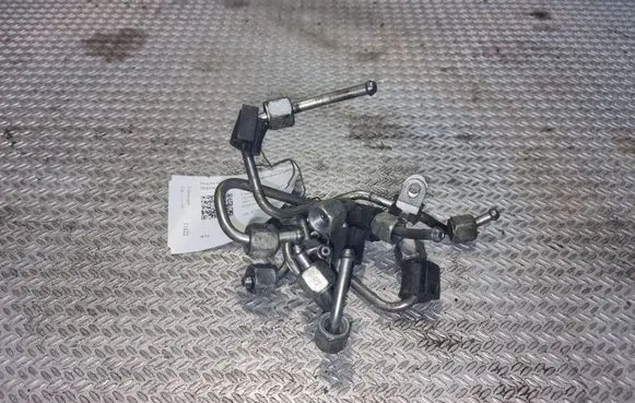 Volkswagen Caddy Fuel injector supply line/pipe 