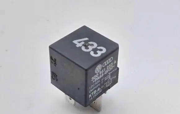 Volkswagen PASSAT B6 Other relay 3D0951253A