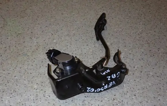 Toyota Corolla Verso E121 Pedal assembly 
