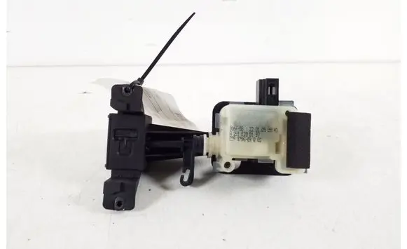 Fuel tank cap lock