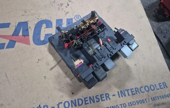 Volkswagen Golf V Comfort/convenience module 3C0937049AE H52S2002 F005V00631
