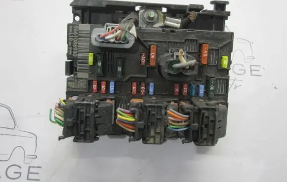 Peugeot 207 Fuse module 9661086980 11563127