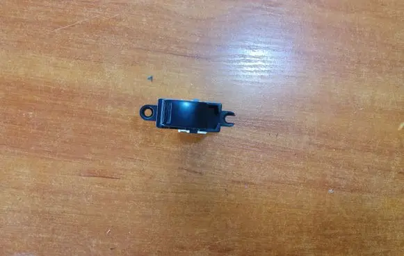 Nissan Almera N16 Electric window control switch 0809Z