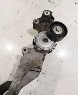 Volvo V70 Generator/alternator bracket 7G9Q10K018AA 9652533080 30777382