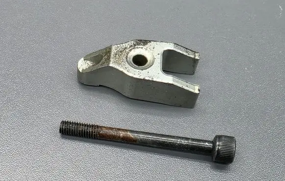 Honda CR-V Fuel Injector clamp holder 