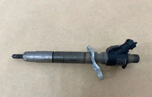 Volvo V40 Fuel injector 31303238 0445116046 3311