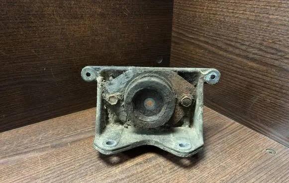 Renault Master II Engine mounting bracket 91167992 8200065989