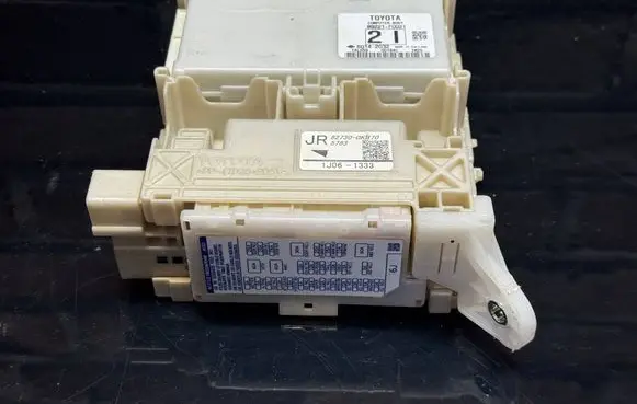 Toyota Hilux VIII Central body control module 89221F0021 50142032 827300KB70