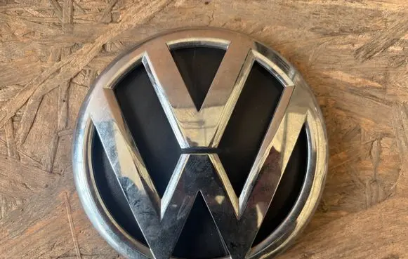 Volkswagen Multivan T5 Manufacturers badge/model letters 7E0853630B