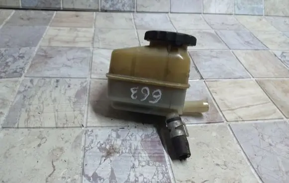 Toyota Avensis T250 Power steering fluid tank/reservoir
