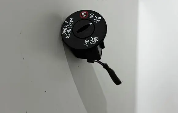 Opel Insignia A Passenger airbag on/off switch 13577258