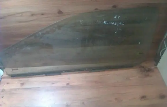 Renault Twingo I Front door window glass four-door