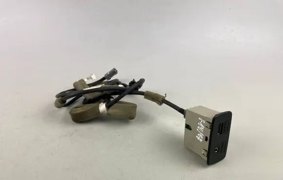Subaru Forester SJ USB socket connector 86257AJ220 86273SG230