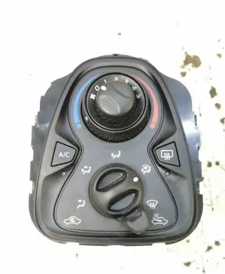 Peugeot 108 Climate control unit E1078896