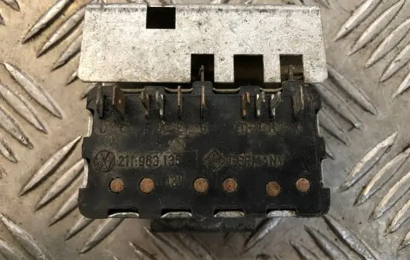 Volkswagen Transporter - Caravelle T2 Other relay 211963135