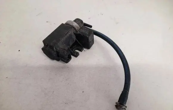 BMW 5 E39 Turbo solenoid valve 72279600 2247906