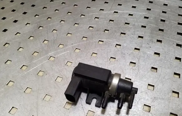Volkswagen Touareg I Turbo solenoid valve 1J0906627C 72290303