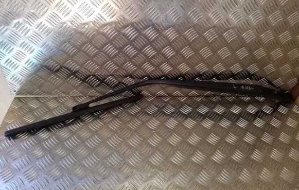 Honda CR-V Front wiper blade arm