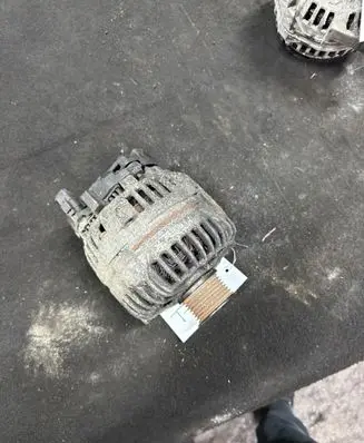 Renault Trafic II (X83) Generator/alternator 0124525133