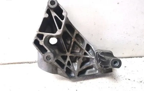 Volkswagen New Beetle Engine mounting bracket 038199207AG