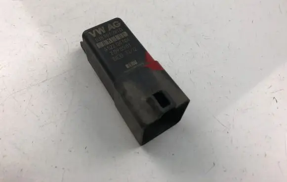 Volkswagen PASSAT B6 Other relay 038907281D
