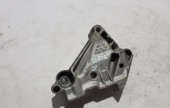 Engine mounting bracket