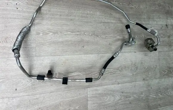 BMW X1 E84 Air conditioning (A/C) pipe/hose 9151738 64539151738