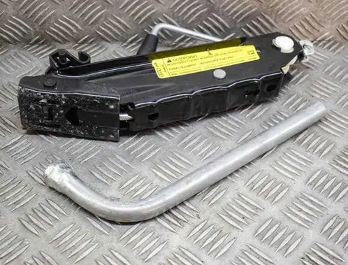 Audi A3 S3 8P Tool set 8P0011031C 8N0012219